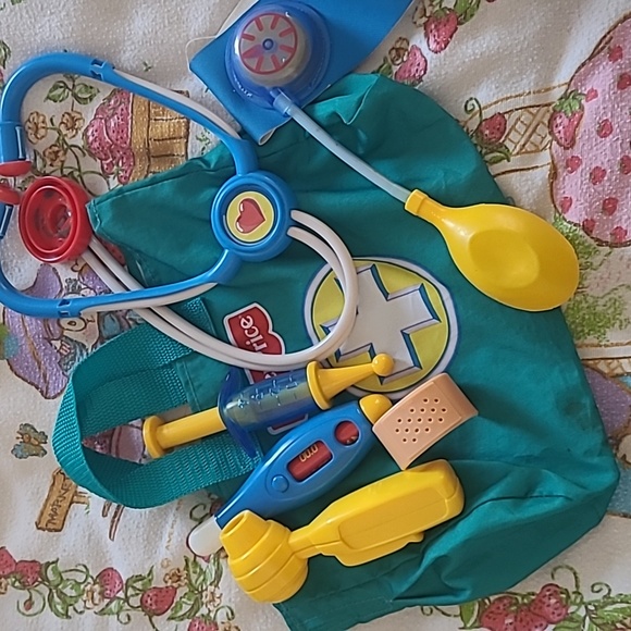 Vintage Fisher Price Doctor Kit - Picture 1 of 5